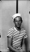 http://www.bernalespacio.com/files/gimgs/th-47_Mike Disfamer Young Man in a Sailor Cap, 1939-1946.jpg